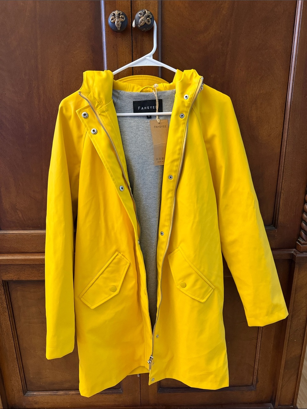 Fahsyee Yellow Hooded Rain Jacket